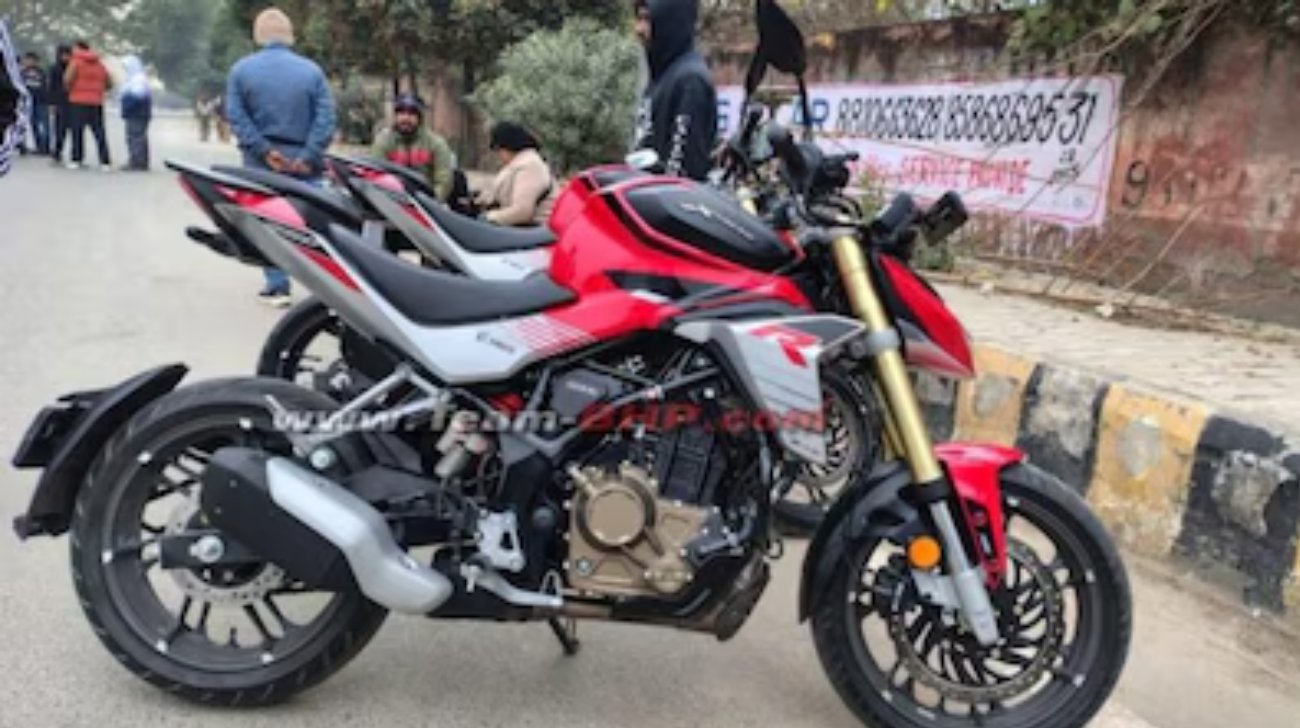 1736489814-hero Xtreme 250r Leaker Photo Ad Shoot Delhi Bharat Mobility 2025 Expo Hero Launch Side Look Bike Red Hero Xpulse 210 Karizma 250 New Hero 